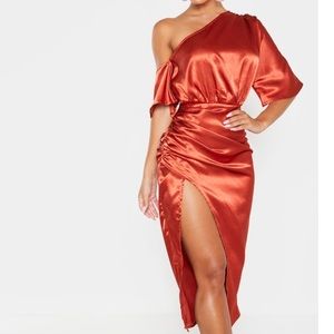satin ruched one sleeved dress 🧡